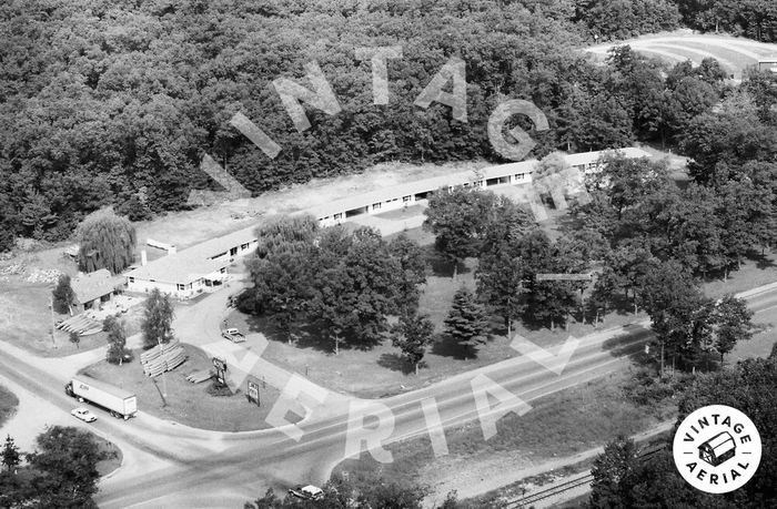 Trailside Motel (Villa Mar Motel) - 1982 Aerial